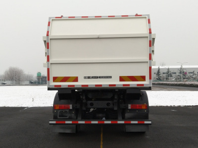 東方紅牌LT5180ZDJBBC6壓縮式對接垃圾車公告圖片