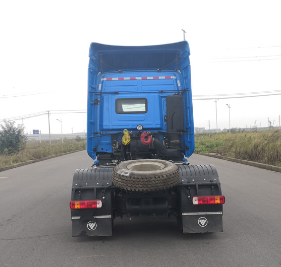 BJ4189SLFKA-AQ 欧曼牌562马力单桥柴油国五半挂牵引车图片