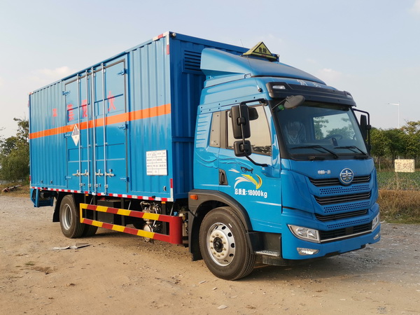 永強(qiáng)牌YQ5180XZWQ2雜項(xiàng)危險(xiǎn)物品廂式運(yùn)輸車公告圖片