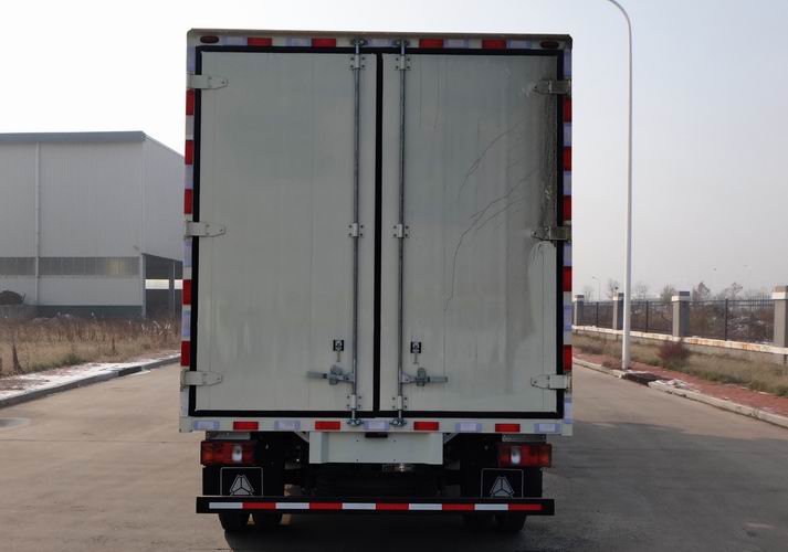 豪沃牌ZZ5077XXYF3315F175廂式運輸車公告圖片