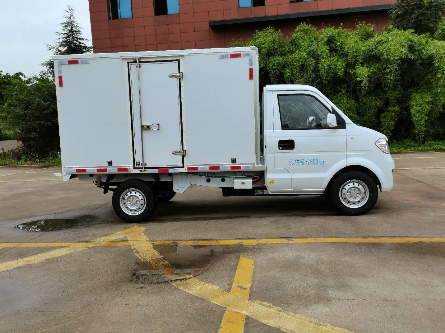 瑞馳牌CRC5030XXYDC6-BEV純電動(dòng)廂式運(yùn)輸車公告圖片