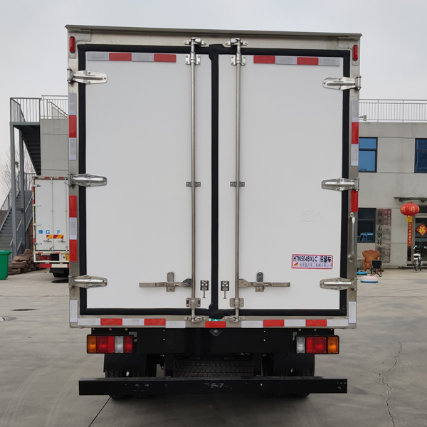 鴻天牛牌HTN5048XLC冷藏車(chē)公告圖片