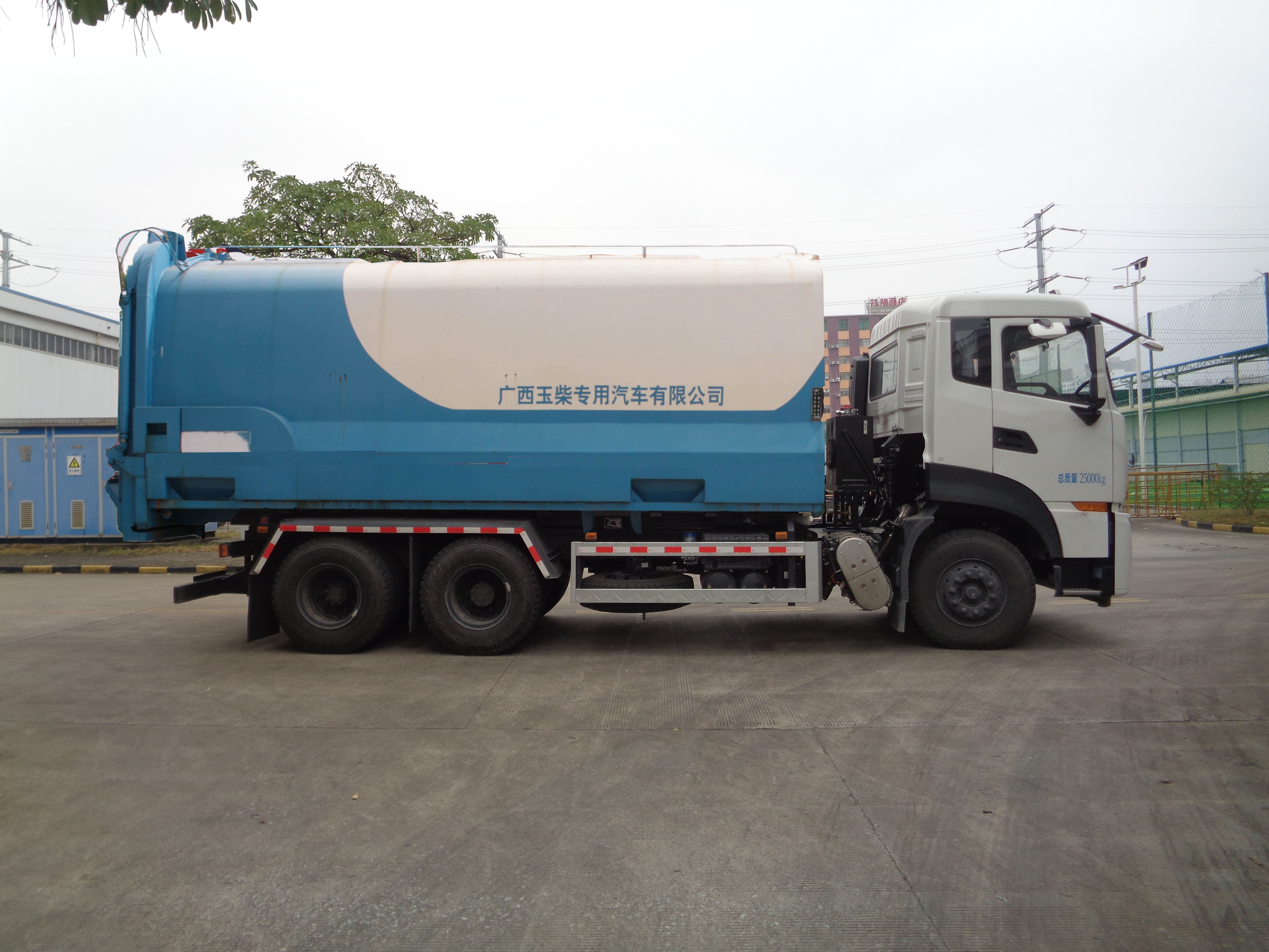 玉柴專汽牌NZ5253ZDJ壓縮式對(duì)接垃圾車公告圖片