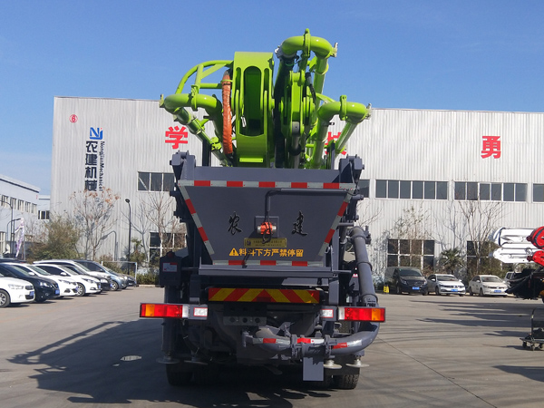農(nóng)建機(jī)械牌XNJ5311THB混凝土泵車公告圖片
