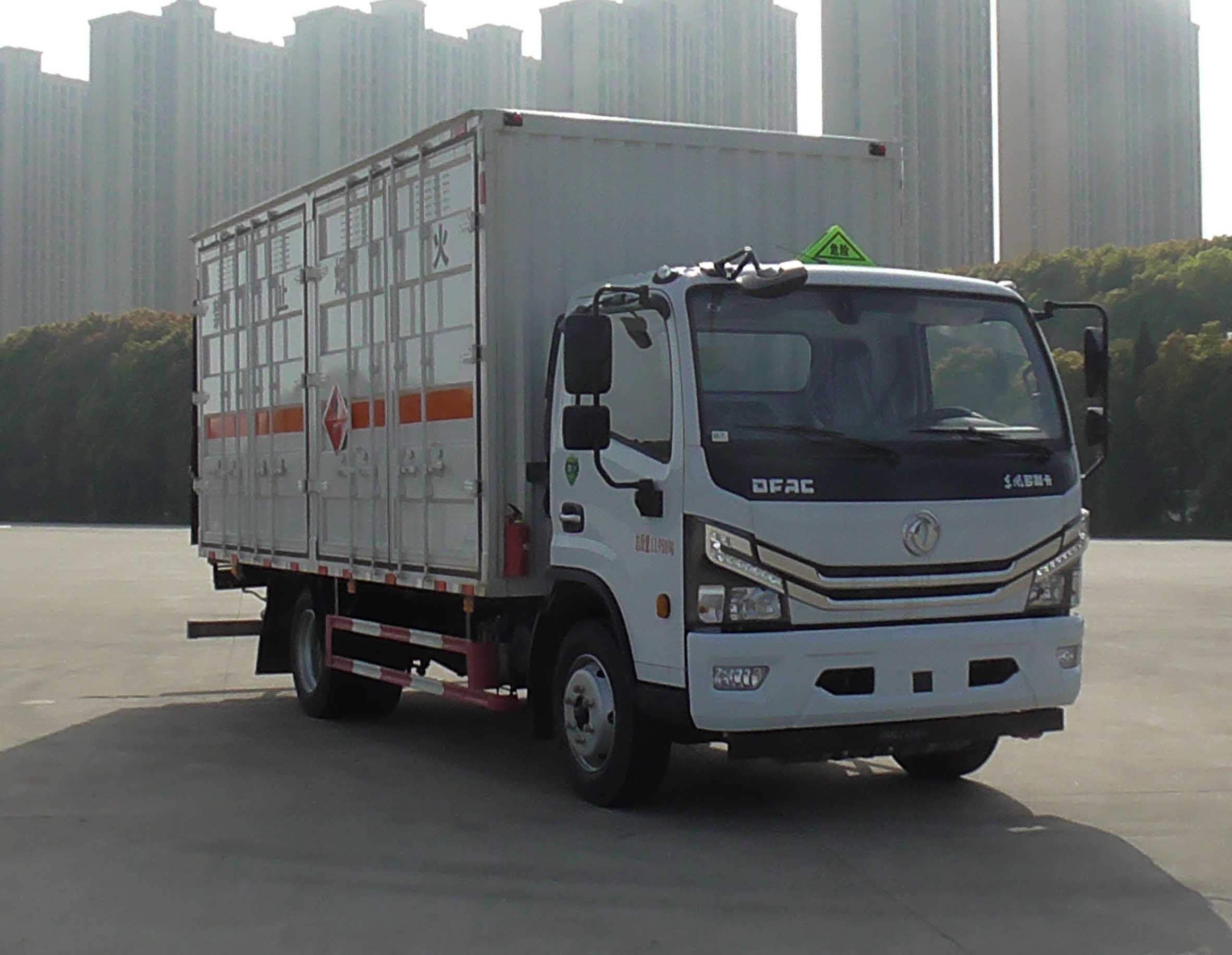 豐霸牌STD5125XRYEQ6易燃液體廂式運(yùn)輸車公告圖片