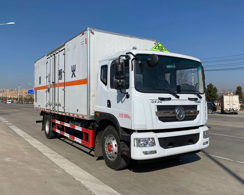 楚勝牌CSC5185XFW6腐蝕性物品廂式運(yùn)輸車(chē)公告圖片