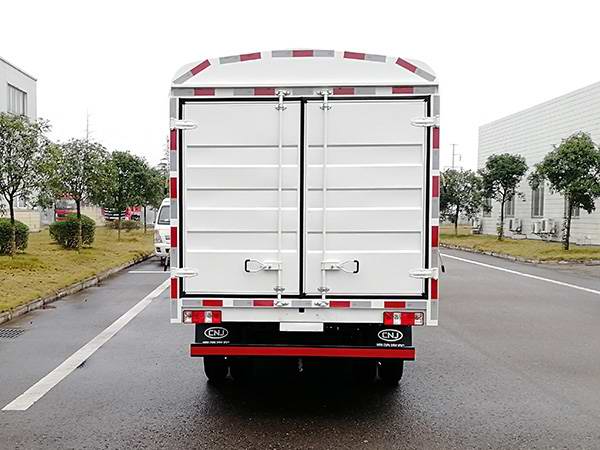 南駿牌NJA5040CCYTD31A倉(cāng)柵式運(yùn)輸車公告圖片