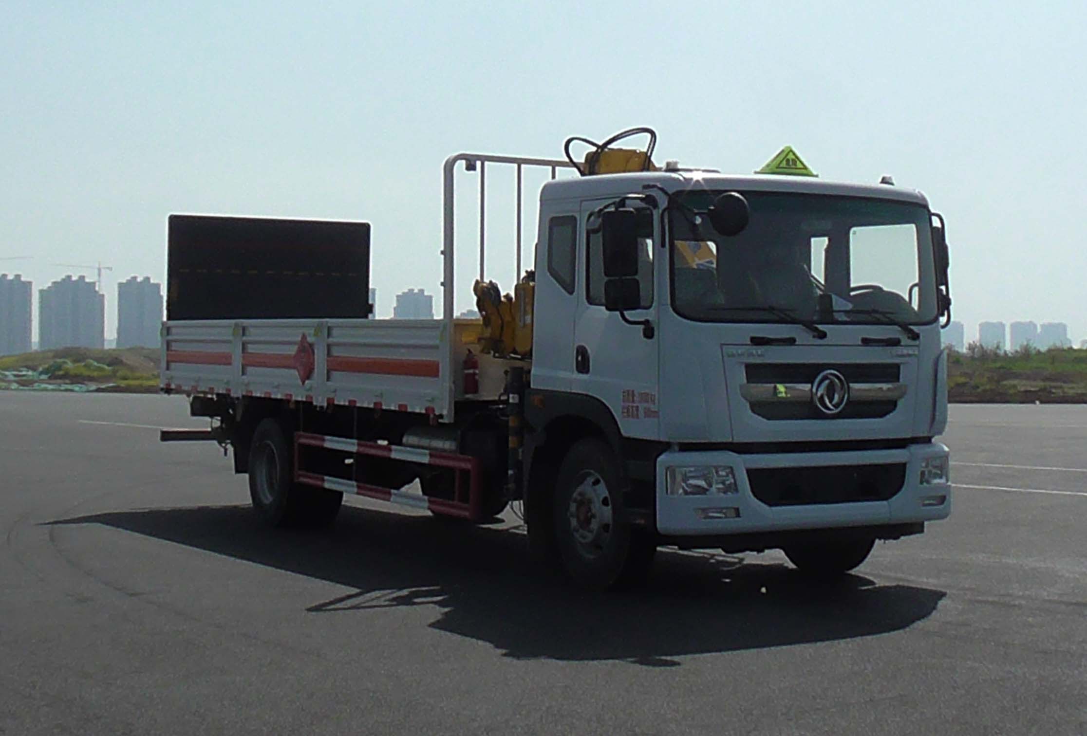 豐霸牌STD5185TQPEQ6氣瓶運(yùn)輸車公告圖片