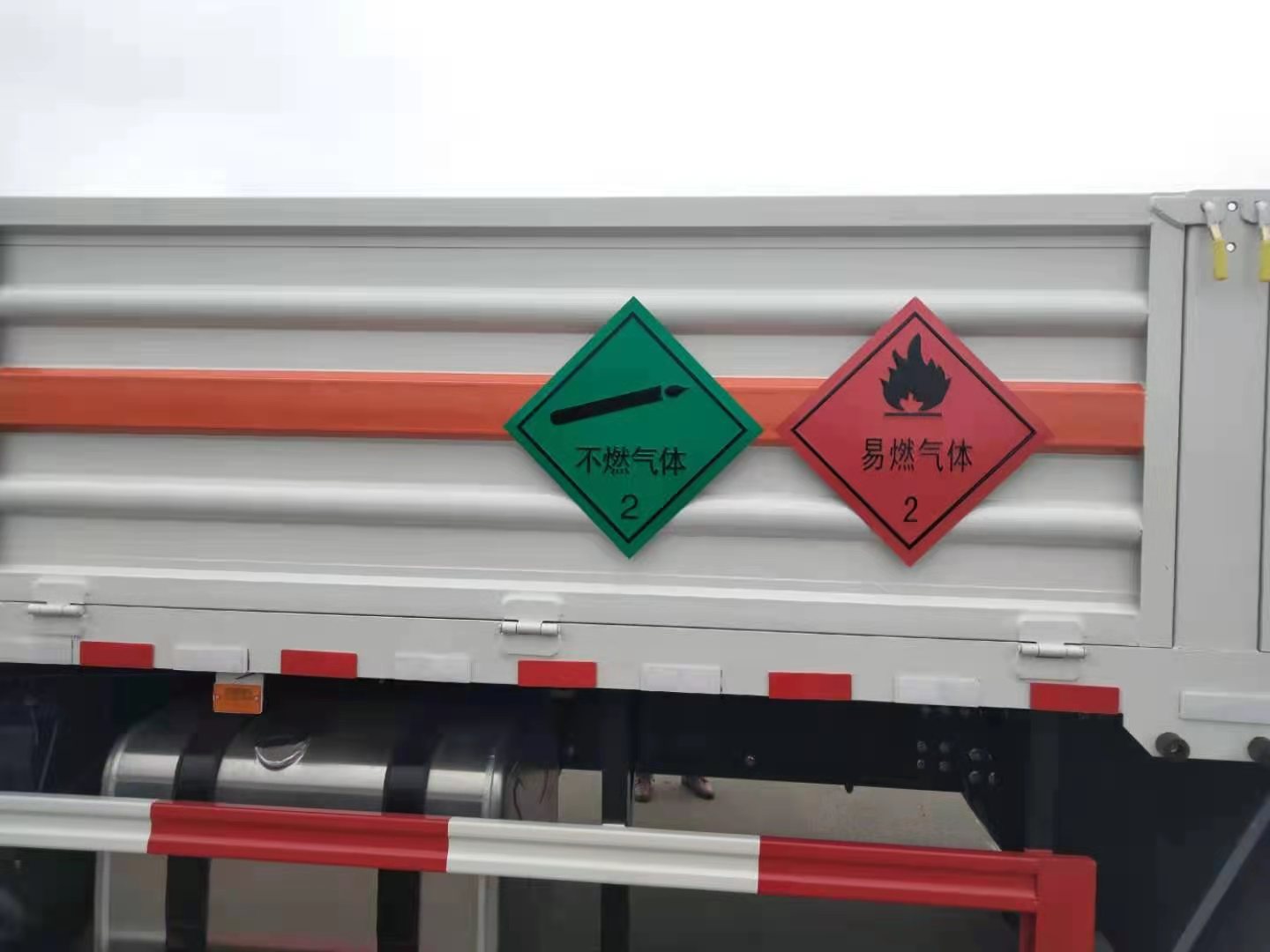 豐霸牌STD5185TQPEQ6氣瓶運(yùn)輸車公告圖片