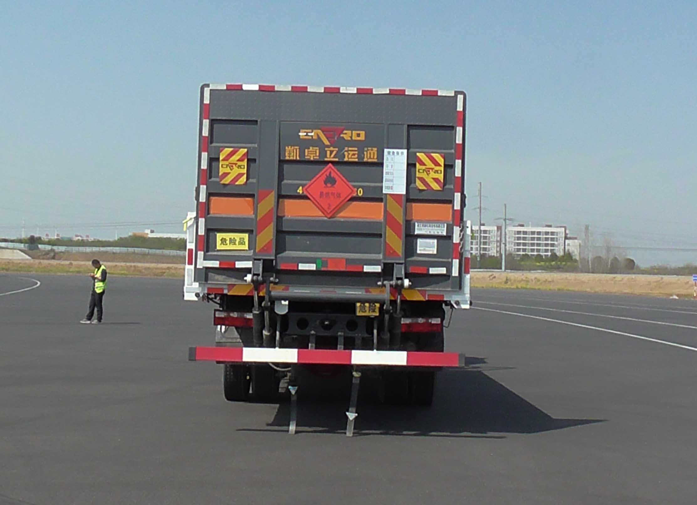 豐霸牌STD5185TQPEQ6氣瓶運(yùn)輸車公告圖片