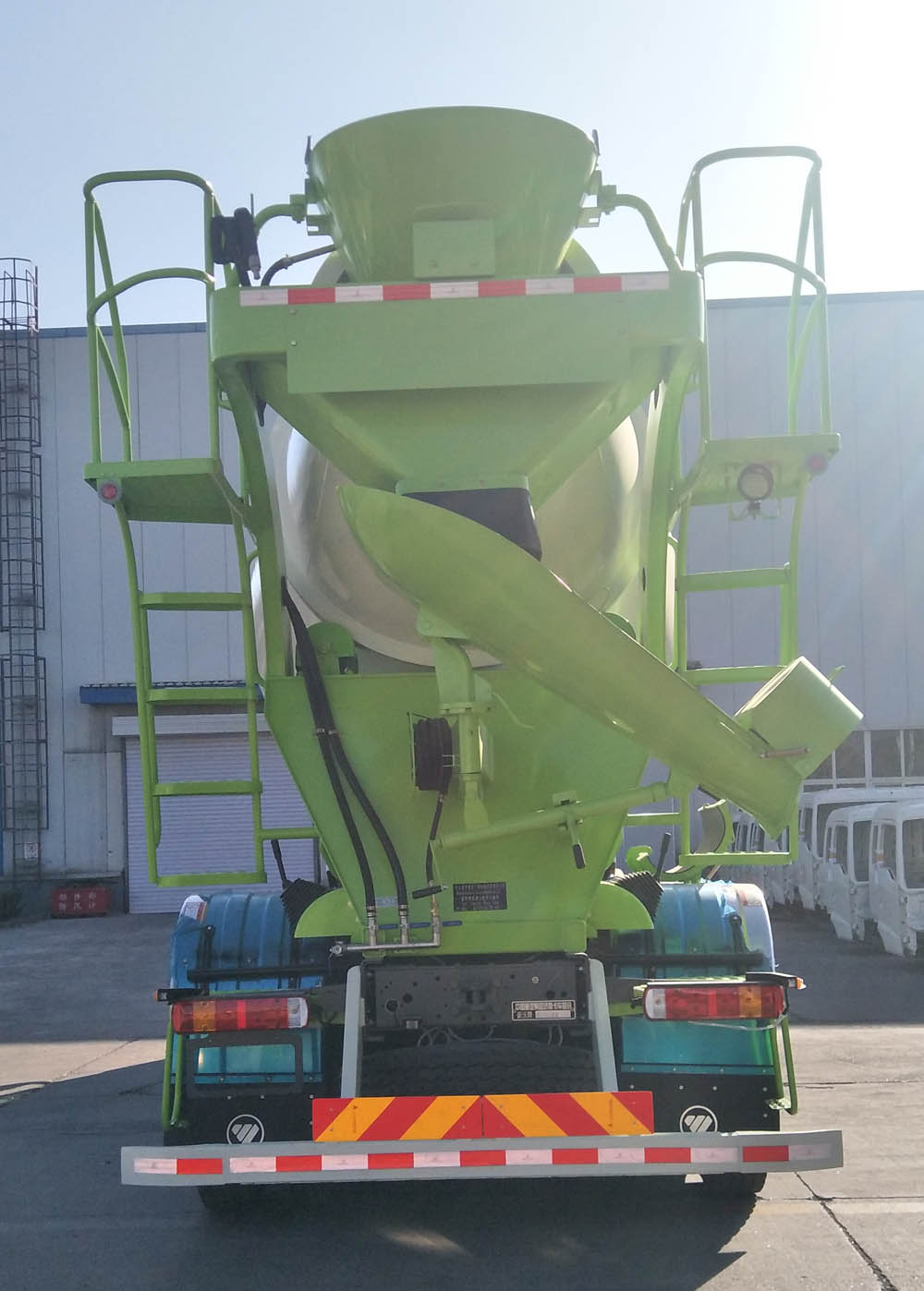 雷萨牌BJ5318GJB-6A混凝土搅拌运输车公告图片