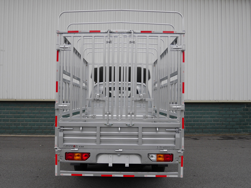 五菱牌LZW5030CCYSLTWB倉柵式運(yùn)輸車公告圖片