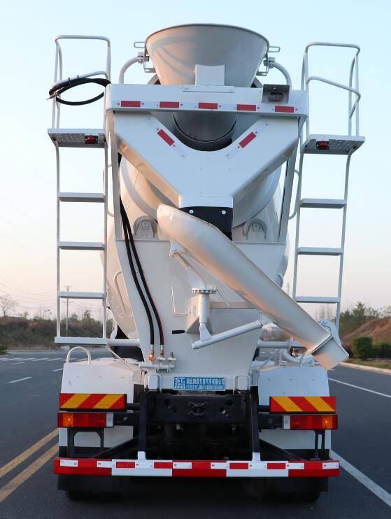 豐霸牌STD5311GJBDFH6混凝土攪拌運(yùn)輸車公告圖片