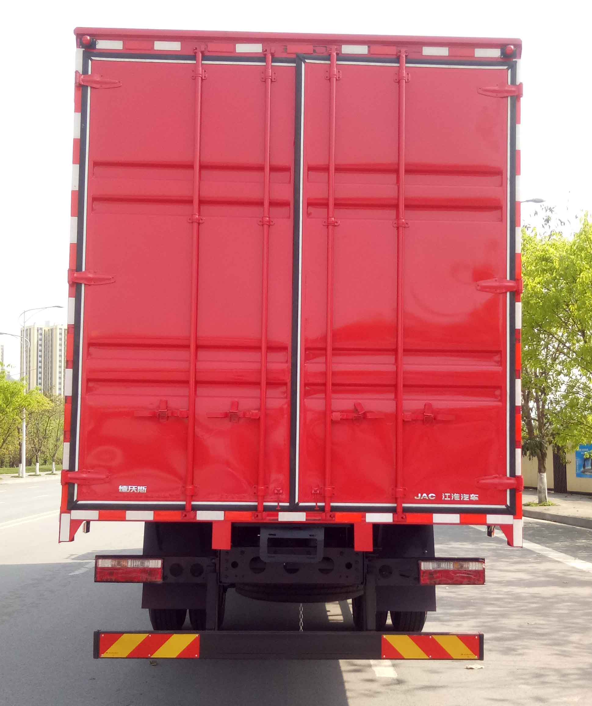 江淮牌HFC5180XXYB90K1E4NS廂式運(yùn)輸車公告圖片