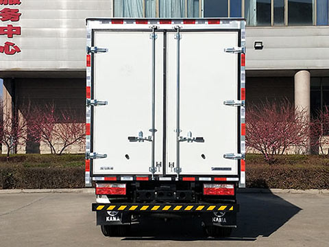 凱馬牌KMC5041XXYA306DP6廂式運(yùn)輸車公告圖片