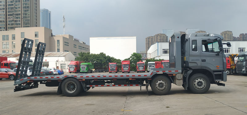 江淮牌HFC5251TPBP2K4D47S平板運(yùn)輸車(chē)公告圖片