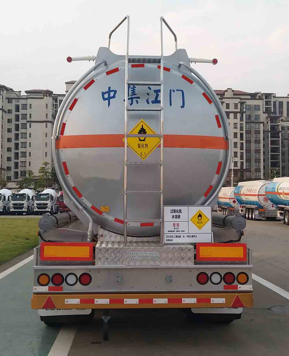 中集牌ZJV9401GYWJM氧化性物品罐式运输半挂车公告图片