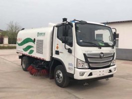 扫路车