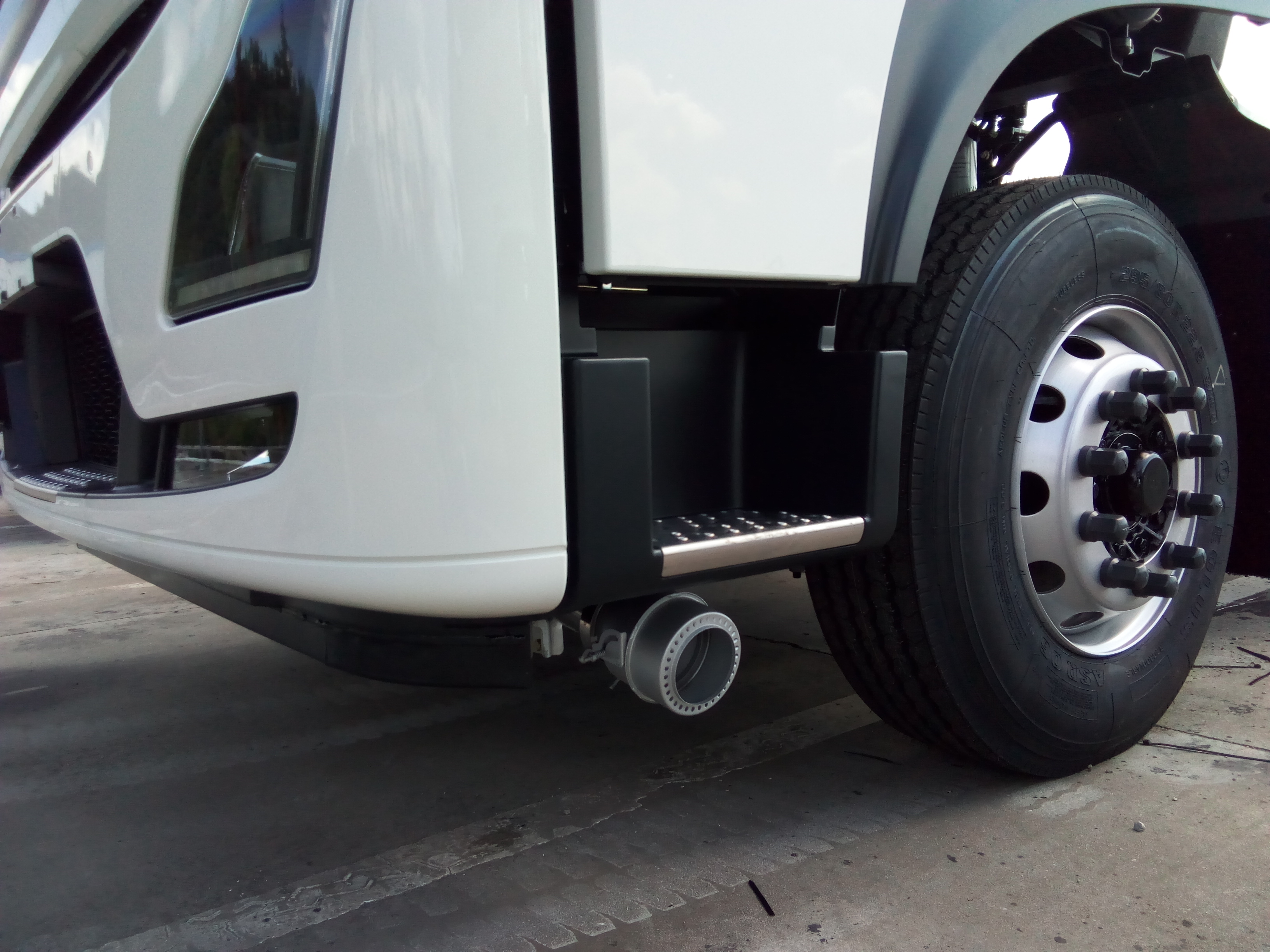 中集牌ZJV5260GRYJMDF易燃液體罐式運輸車公告圖片