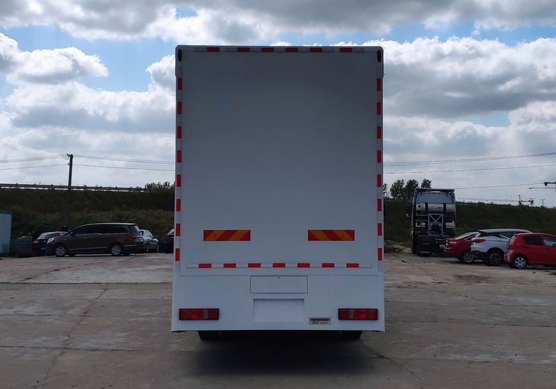 汕德卡牌ZZ5226XYLN584GF1K醫(yī)療車公告圖片