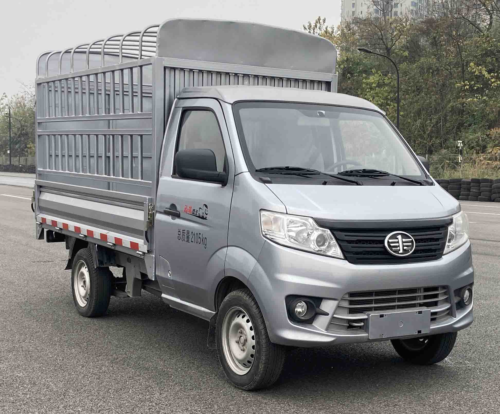 解放牌CA5020CCYACLE6-1倉柵式運輸車公告圖片