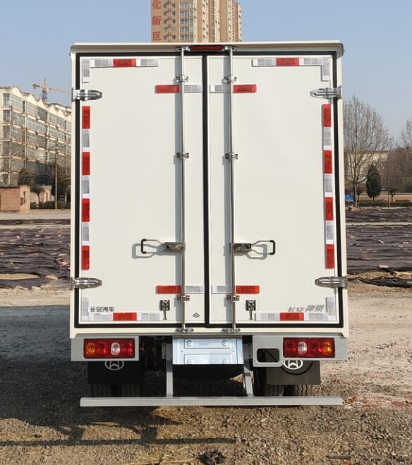 長(zhǎng)安牌SC5031XXYDBAM6廂式運(yùn)輸車(chē)公告圖片