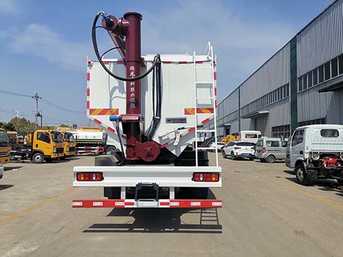 華通牌HCQ5252ZSLDFL6散裝飼料運(yùn)輸車公告圖片