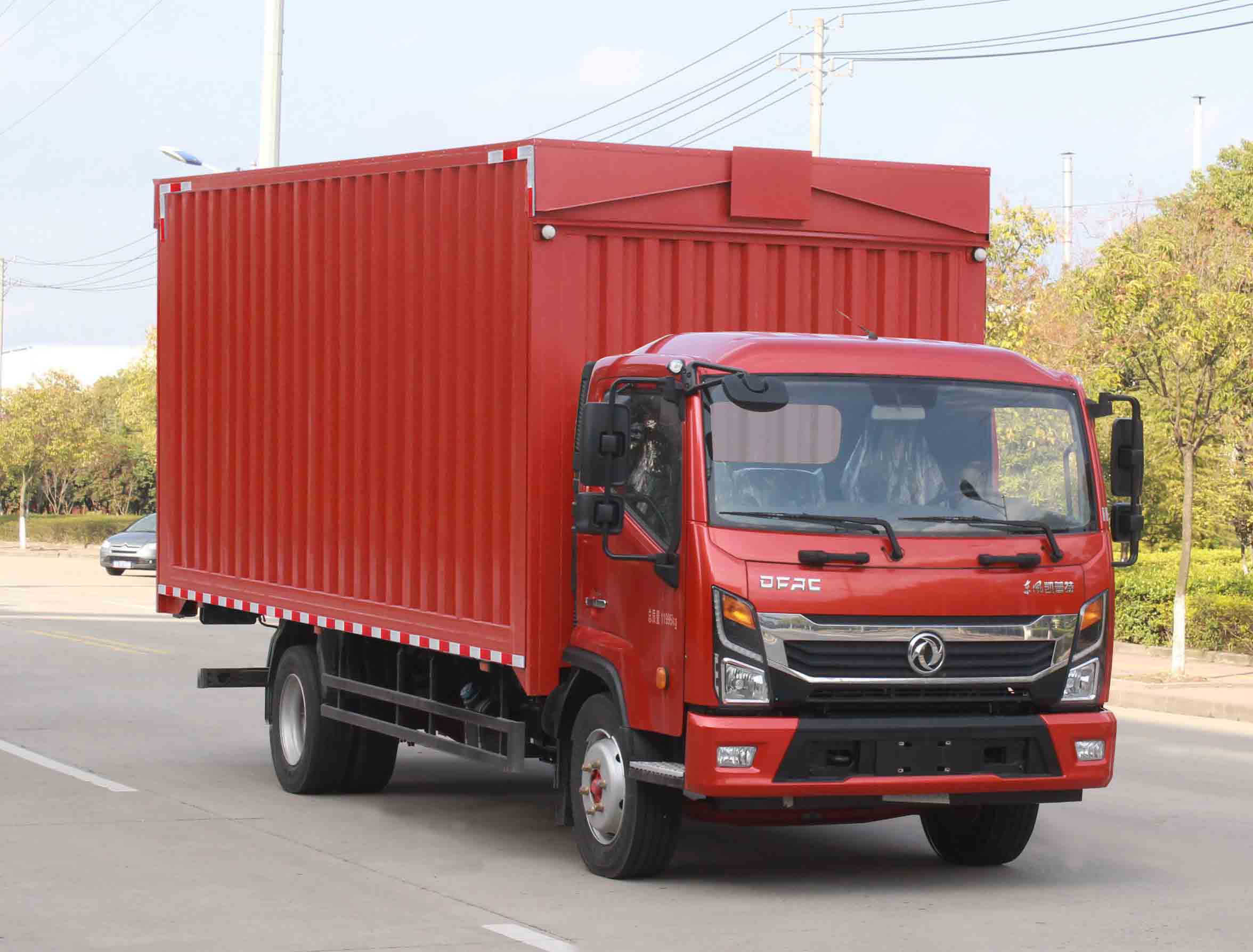 東風(fēng)牌EQ5120XYK8TDEAC翼開啟廂式車公告圖片