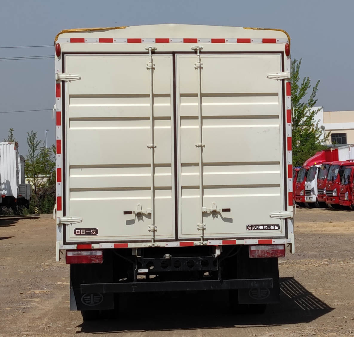 解放牌CA5040CCYP40K61L2E6A85倉柵式運輸車公告圖片