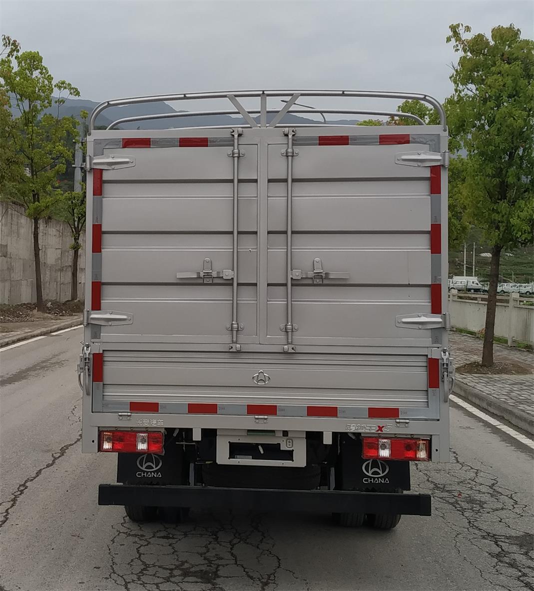 長(zhǎng)安牌CKS5040CCYFRS62倉(cāng)柵式運(yùn)輸車公告圖片