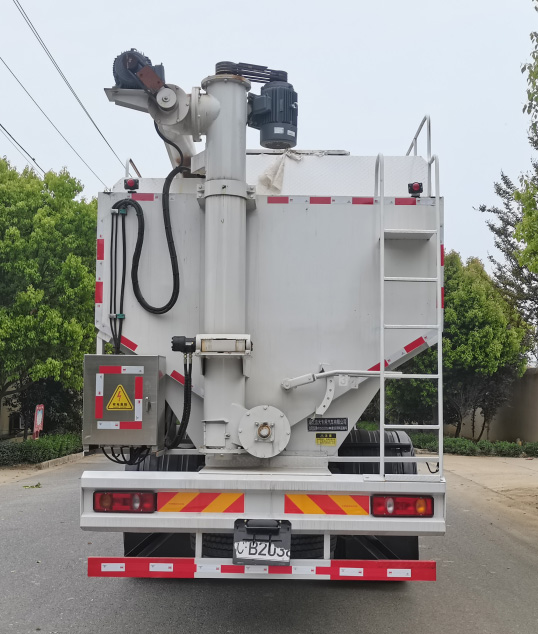 浩天星運(yùn)牌HTX5252ZSLHM6散裝飼料運(yùn)輸車公告圖片