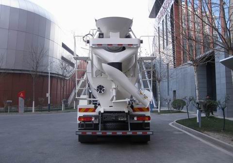 豪沃牌ZZ5317GJBN306GF1混凝土攪拌運(yùn)輸車(chē)公告圖片