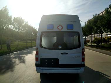 福田牌BJ5048XJH-E2救護(hù)車公告圖片