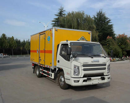 春星牌ZZT5040XZW-6雜項(xiàng)危險(xiǎn)物品廂式運(yùn)輸車公告圖片