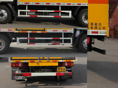 春星牌ZZT5040XZW-6雜項(xiàng)危險(xiǎn)物品廂式運(yùn)輸車公告圖片