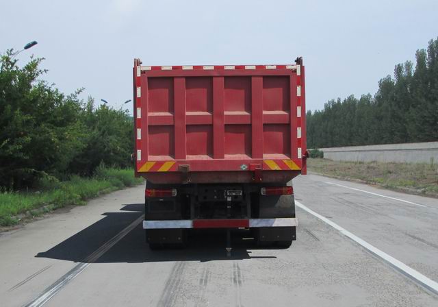 豪沃牌ZZ5317ZLJV356GF1L自卸式垃圾車公告圖片