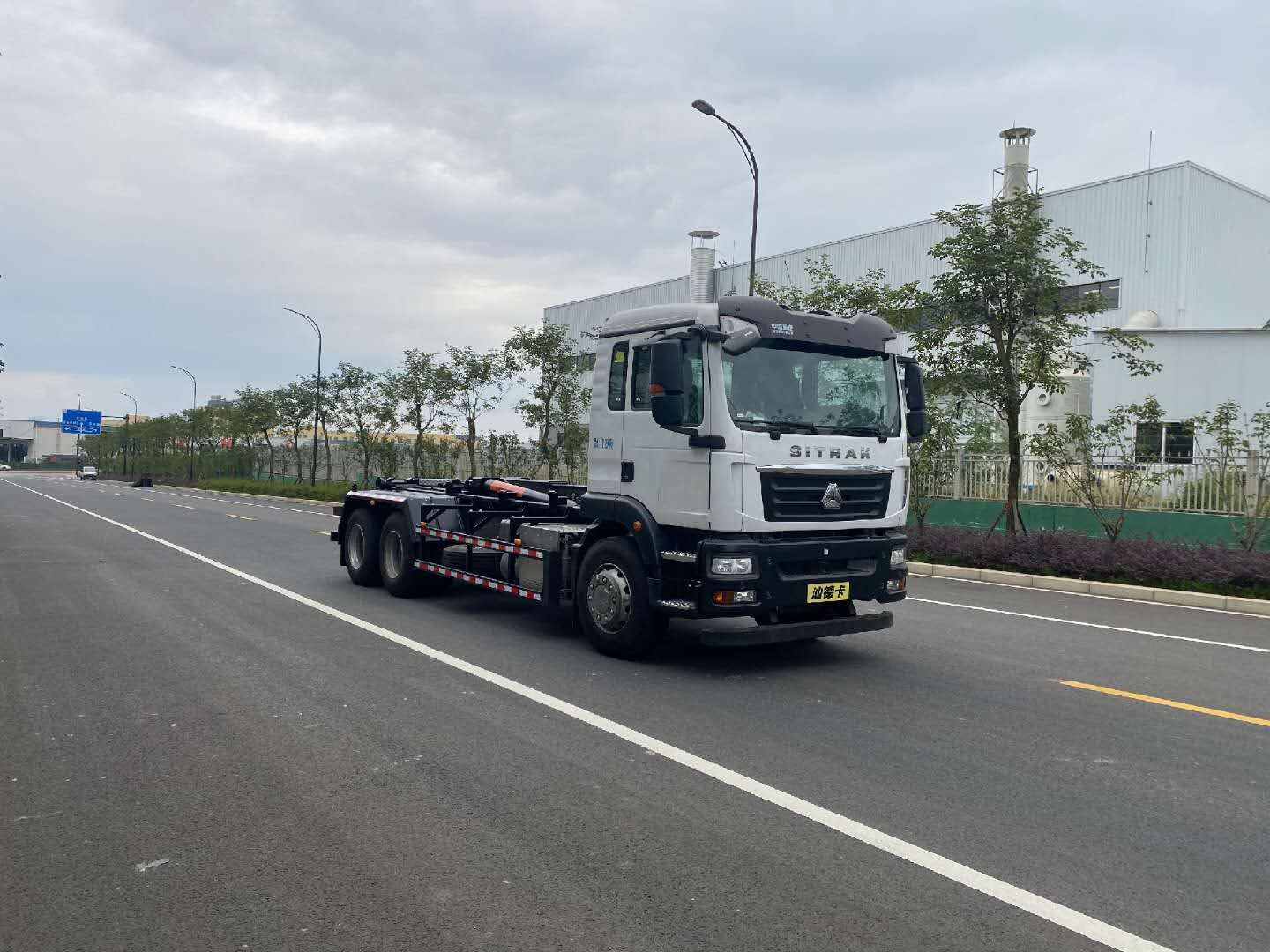今創(chuàng)嘉藍(lán)牌KTE5251ZXXZ6車(chē)廂可卸式垃圾車(chē)公告圖片
