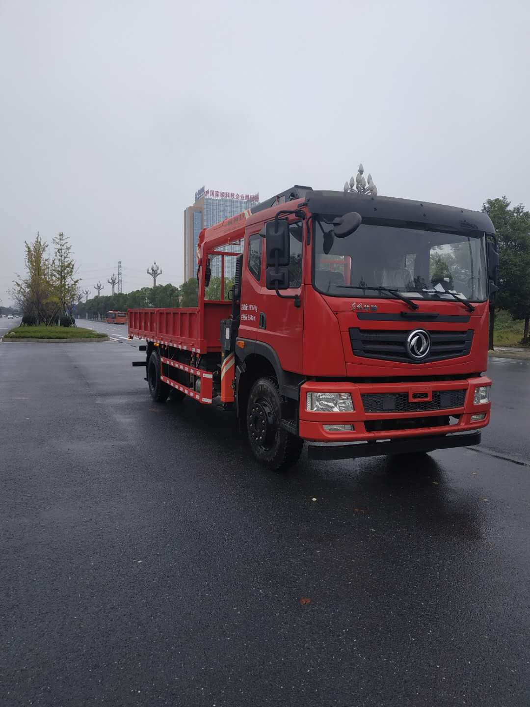 昊之天牌HTR5181JSQ随车起重运输车公告图片