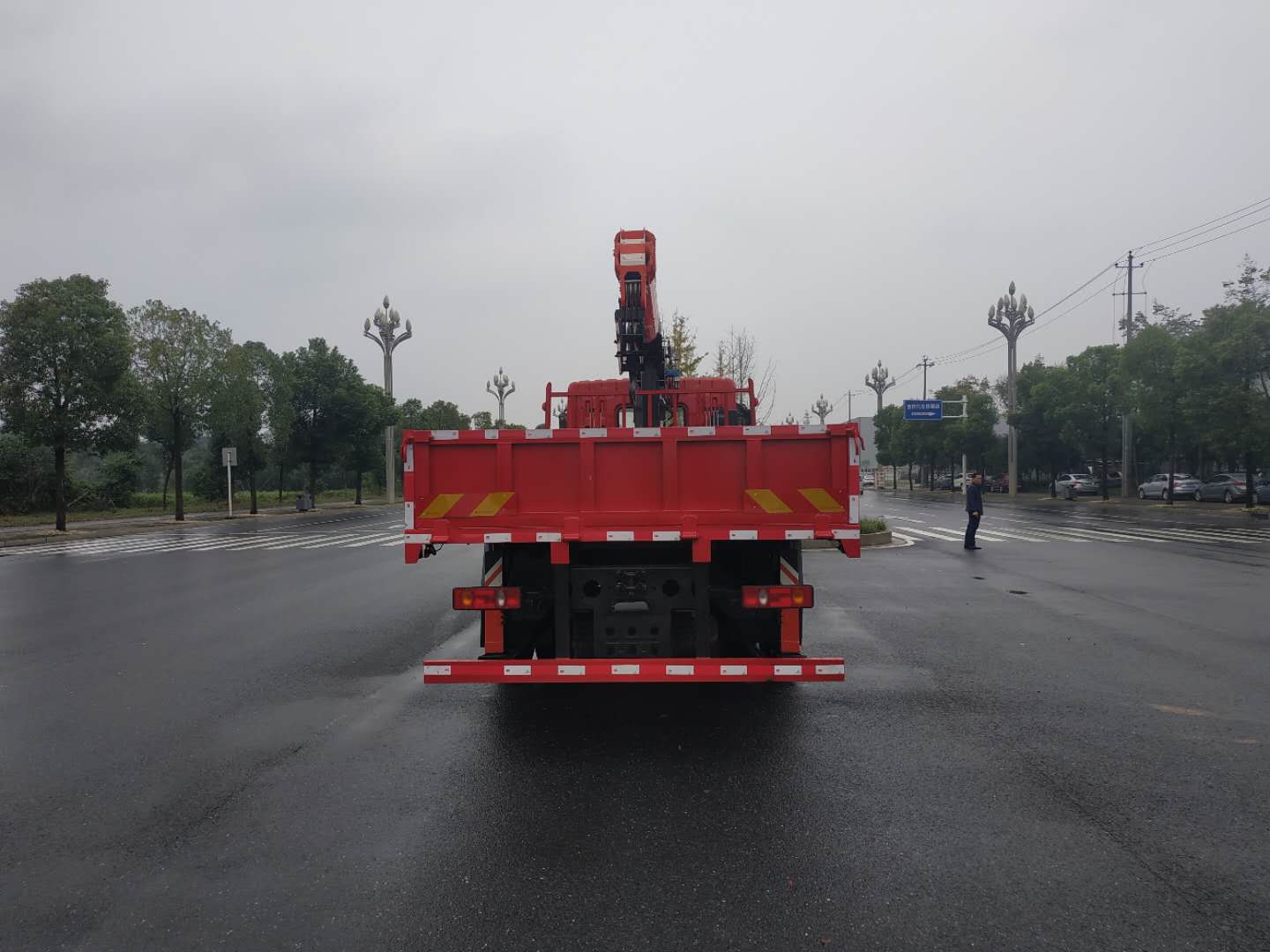 昊之天牌HTR5181JSQ随车起重运输车公告图片
