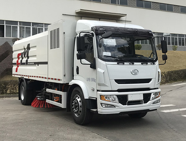 福龙马牌FLM5180TSLNJFCEV燃料电池扫路车公告图片