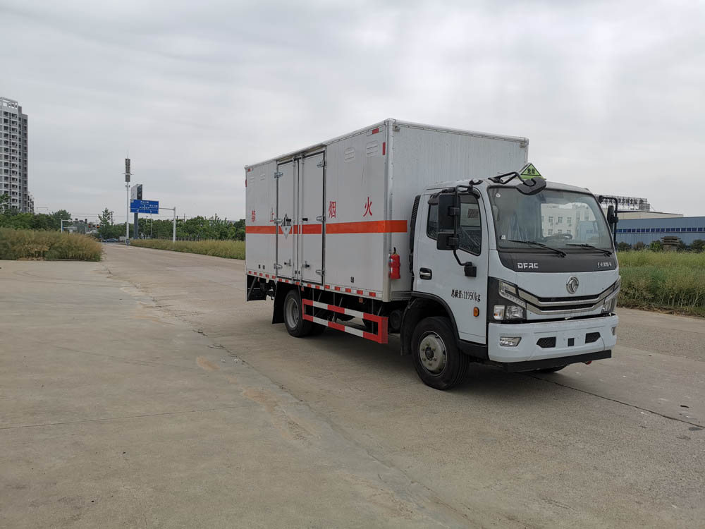 大力牌DLQ5121XZWEQ6雜項危險物品廂式運輸車公告圖片
