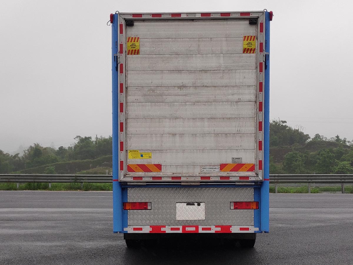 鑫馳牌XQY5310CCQG6畜禽運(yùn)輸車公告圖片