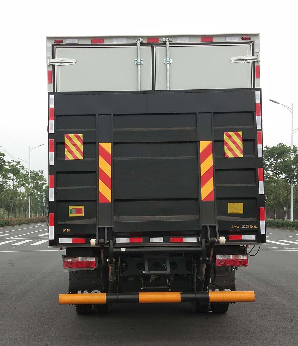 江淮牌HFC5161XXYP71K1D1S廂式運(yùn)輸車公告圖片