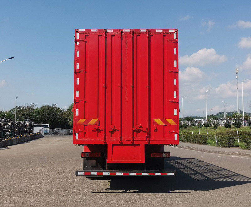 紅巖牌CQ5257CCQEY08523J畜禽運(yùn)輸車(chē)公告圖片