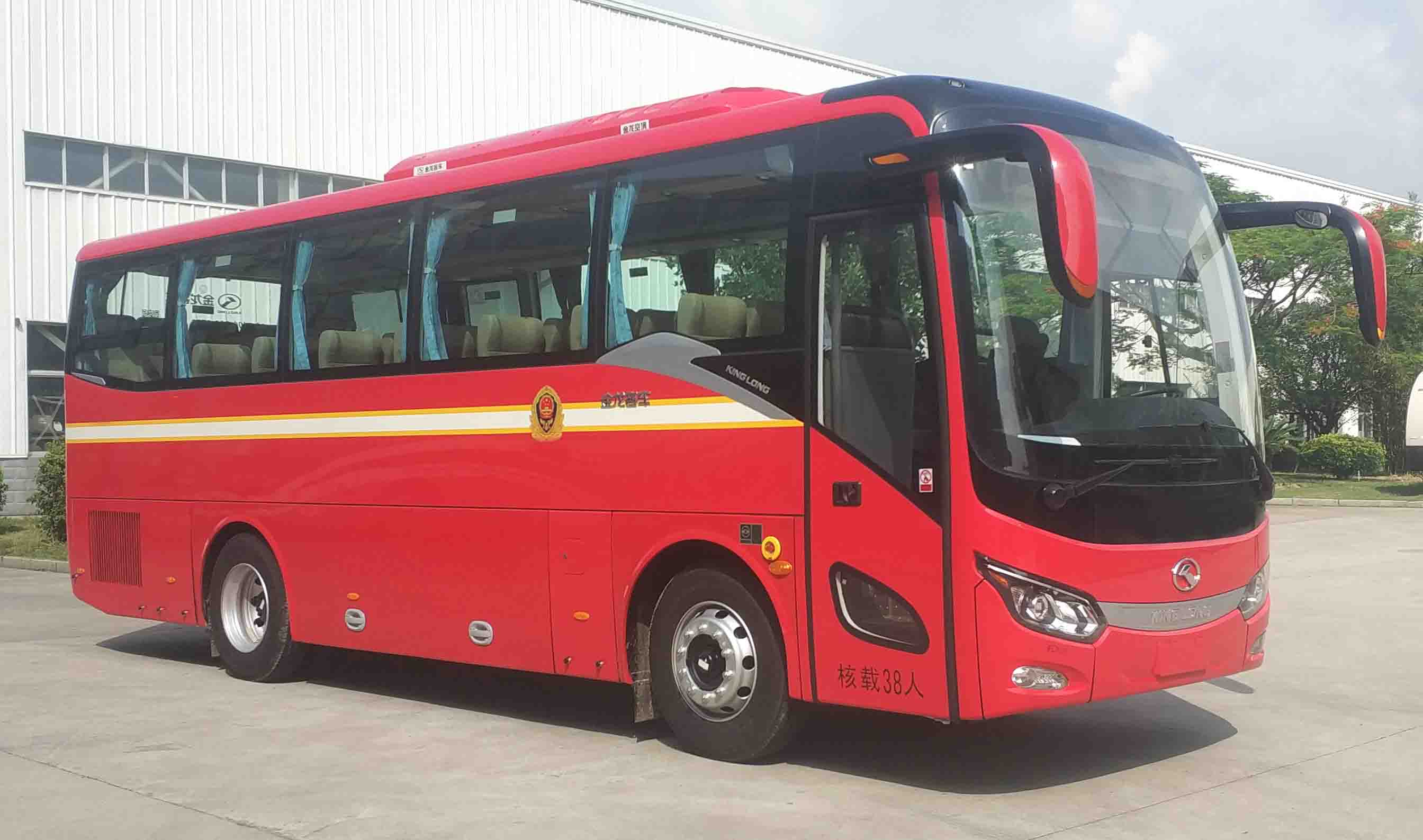 金龍牌XMQ5130XYBD運(yùn)兵車公告圖片