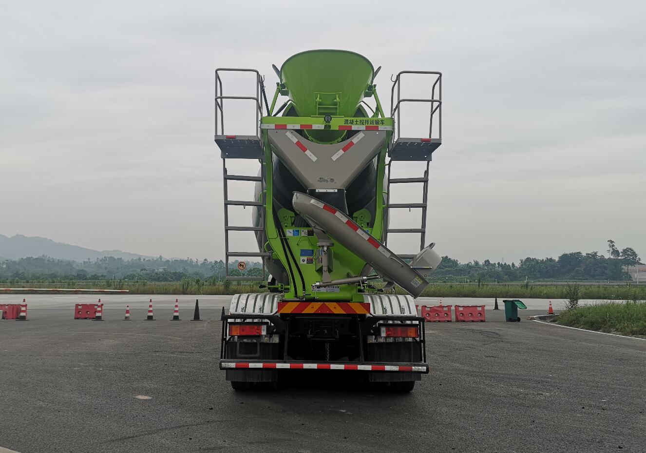 东风牌EQ5310GJBGP6混凝土搅拌运输车公告图片