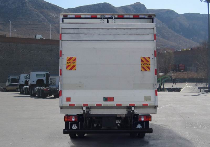 豪沃牌ZZ5047XXYG3214F144H廂式運輸車公告圖片