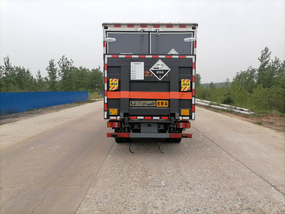 大力牌DLQ5042XFWZZ6腐蝕性物品廂式運輸車公告圖片