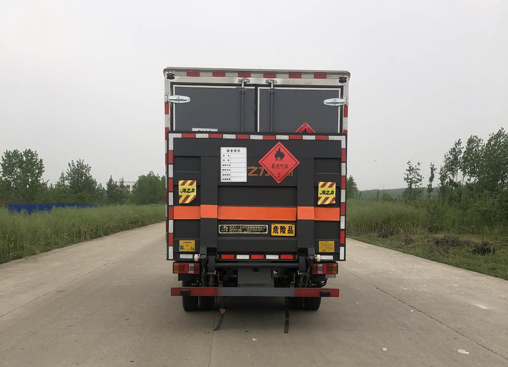 大力牌DLQ5042XRQZZ6易燃氣體廂式運輸車公告圖片