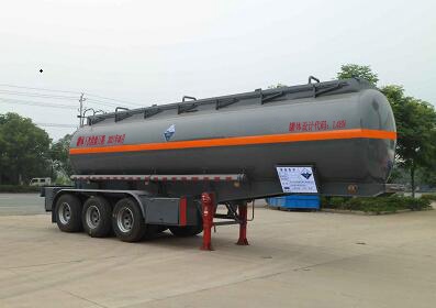中汽力威牌10米30.9吨3轴腐蚀性物品罐式运输半挂车(HLW9402GFW)
